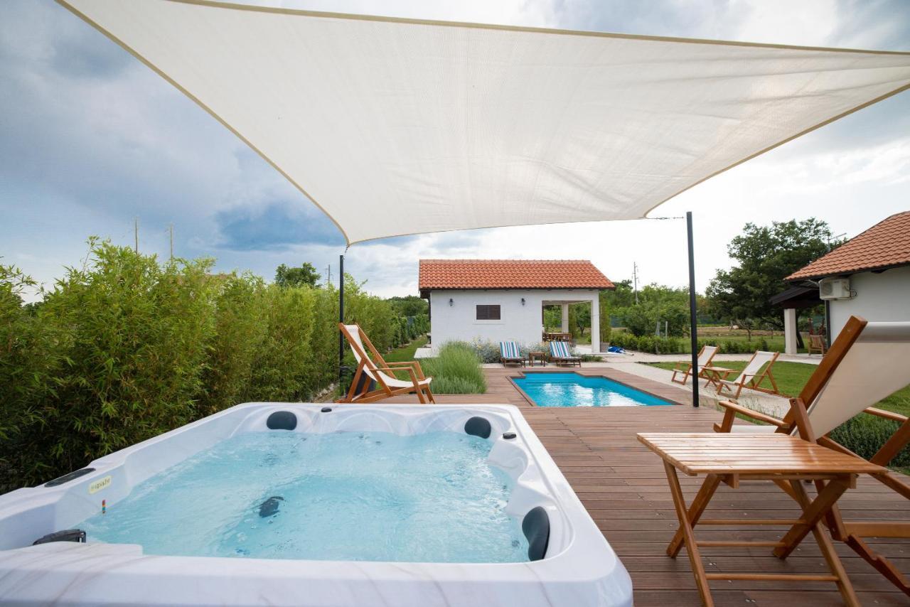 Villa Ena With Pool & Jacuzzi Donji Kasic Екстер'єр фото