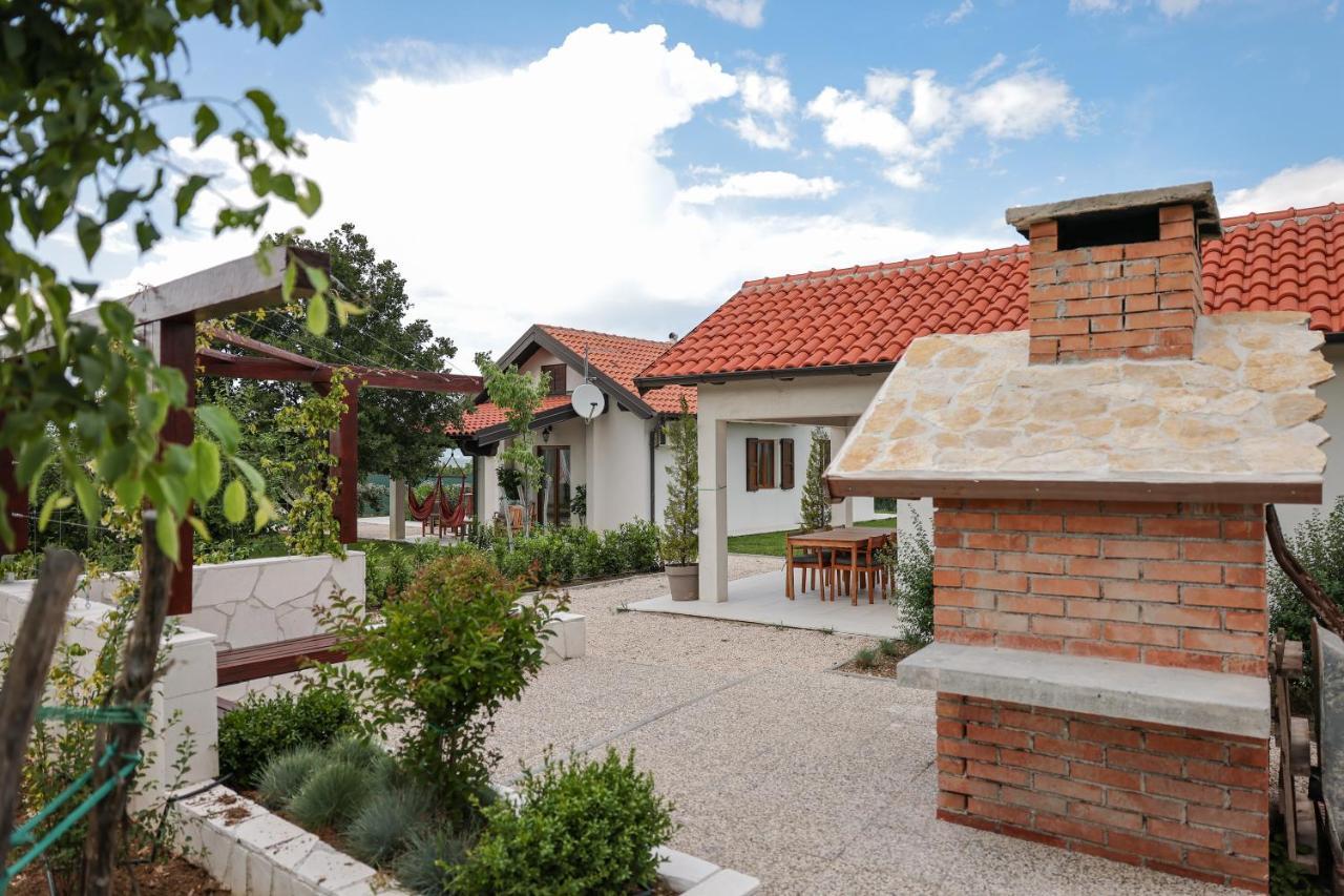 Villa Ena With Pool & Jacuzzi Donji Kasic Екстер'єр фото